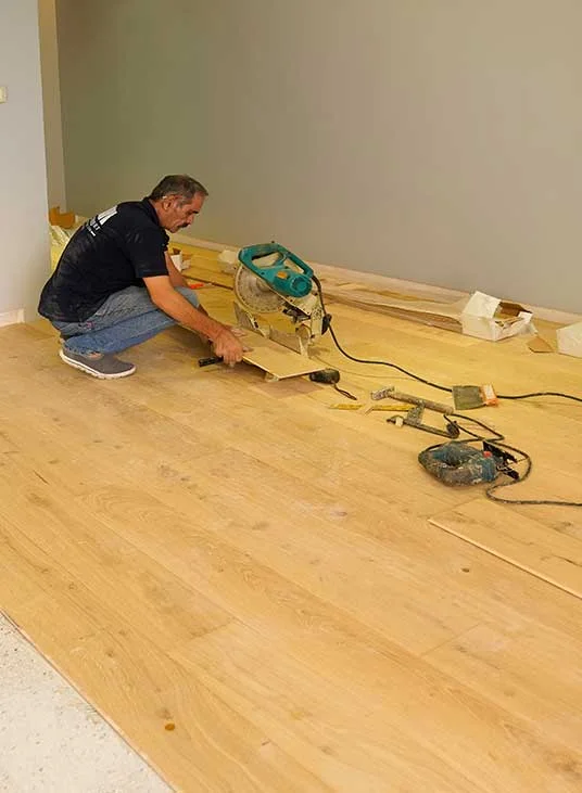  عکس زیبا از بررسی پارکت لمینت شیاردار V-Groove